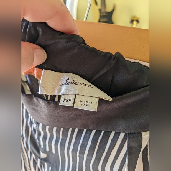 Black and white pants with funky design - Picture 3 of 3